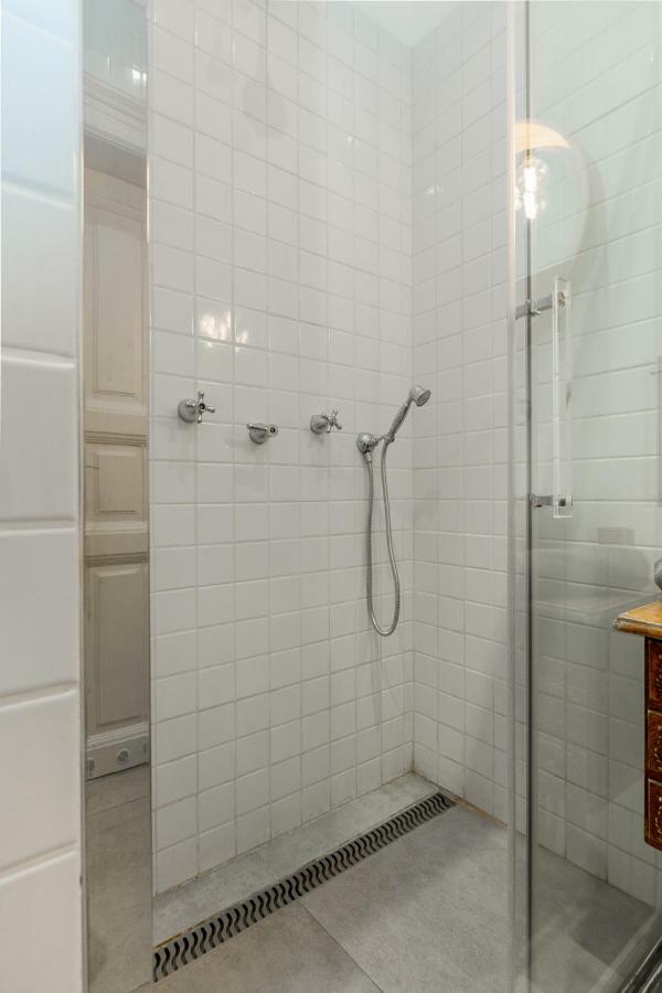 Luxury Twin 1-Bedroom In Kazinczy Street Budapest Bagian luar foto
