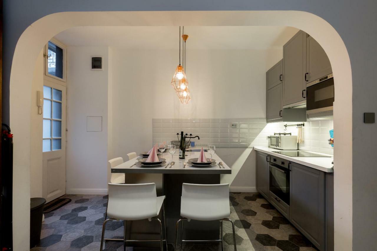 Luxury Twin 1-Bedroom In Kazinczy Street Budapest Bagian luar foto